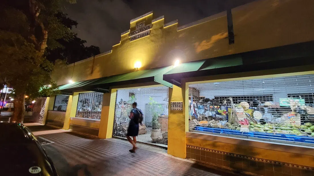 Los Pinareños Frutería, Miami